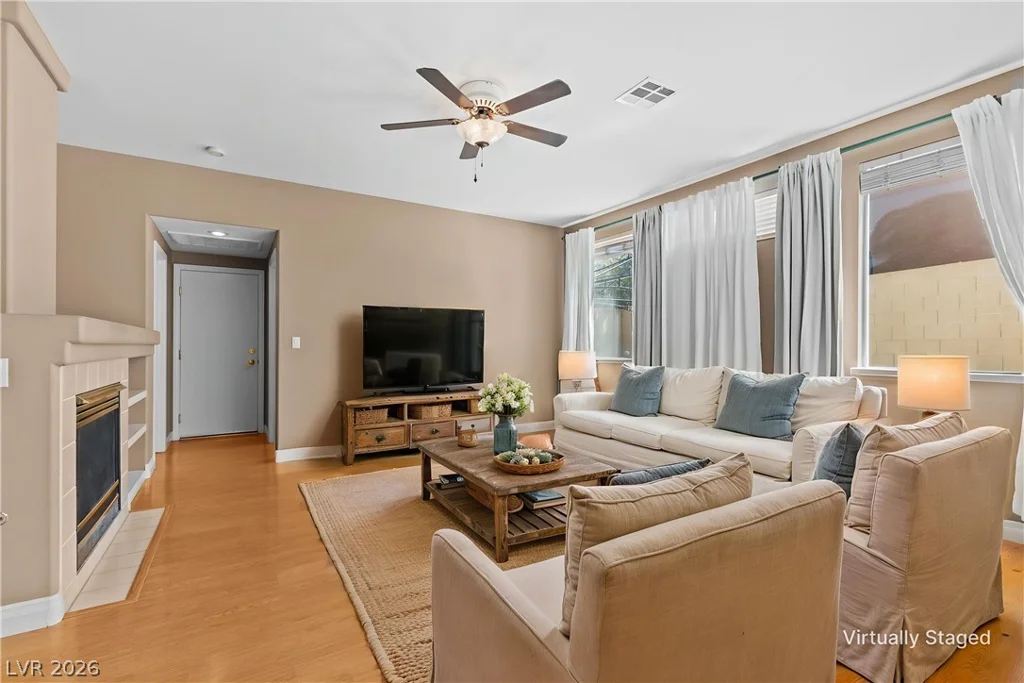 2009 Bloomfield, Las Vegas, NV 89134