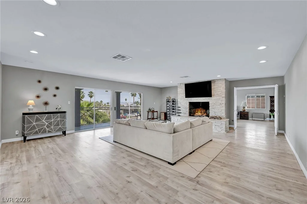 1400 Maria Elena, Las Vegas, NV 89104