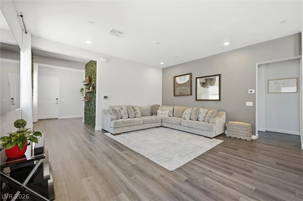 835 Silverton Springs, Henderson, NV 89011