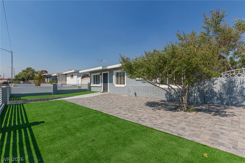 1028 Nassau, Las Vegas, NV 89108