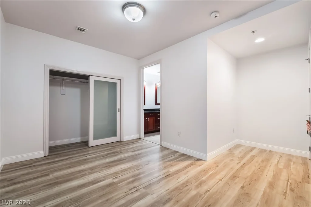 4575 Dean Martin, Las Vegas, NV 89103