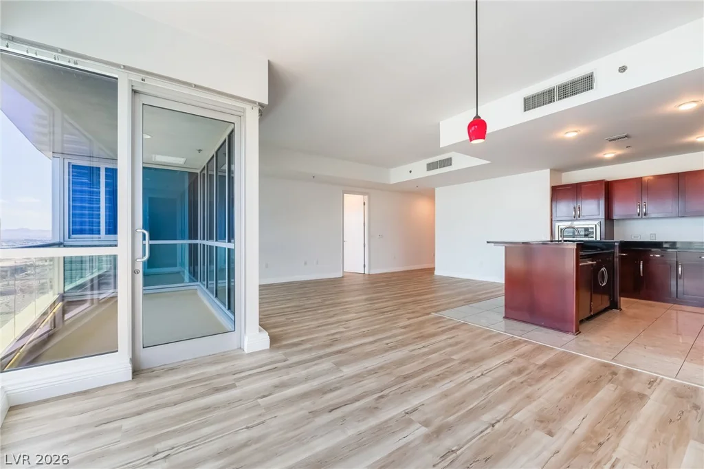 4575 Dean Martin, Las Vegas, NV 89103