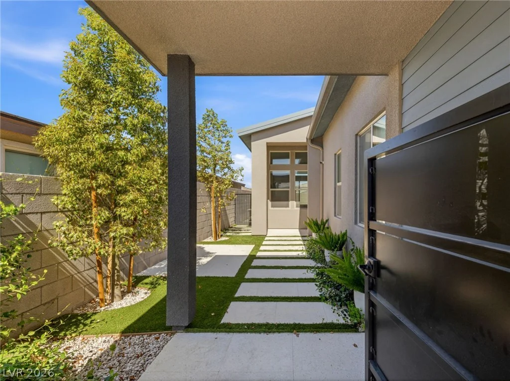 10054 Egan Valley, Las Vegas, NV 89166