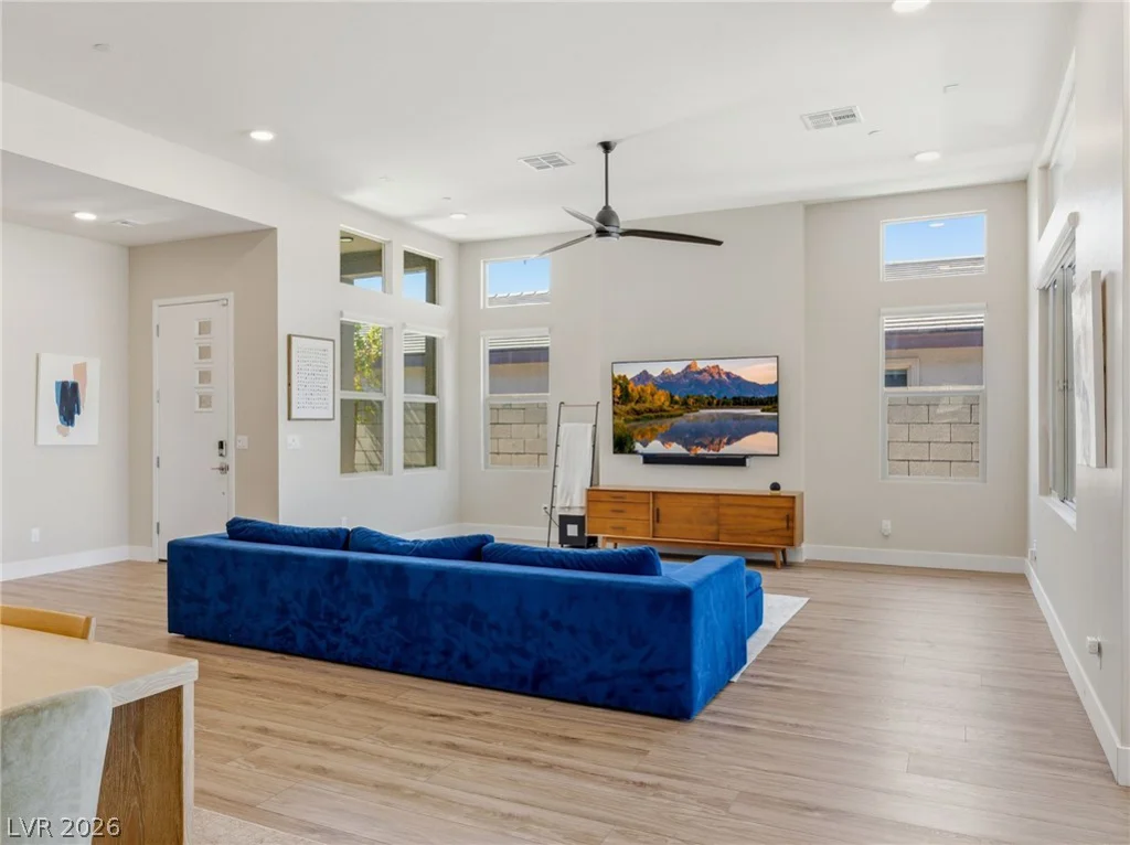 10054 Egan Valley, Las Vegas, NV 89166