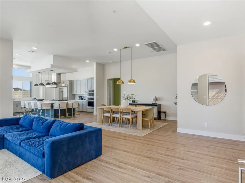 10054 Egan Valley, Las Vegas, NV 89166