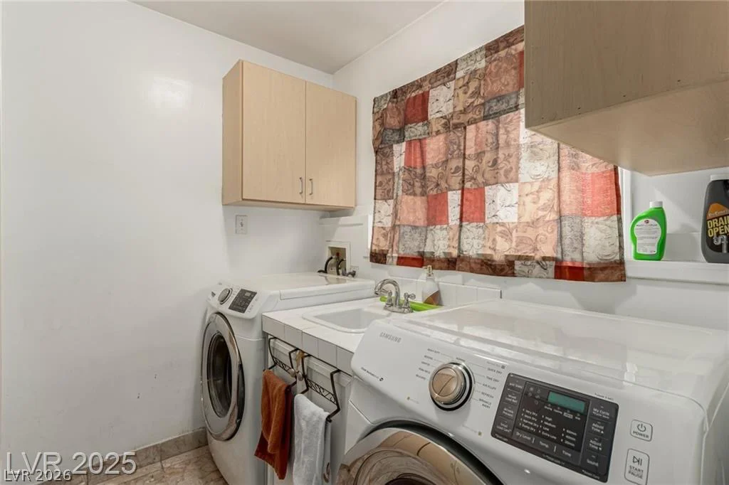 1924 1924 S 6th ST, Las Vegas, NV 89104