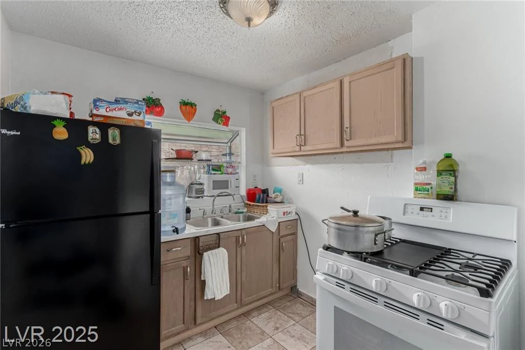 1924 1924 S 6th ST, Las Vegas, NV 89104