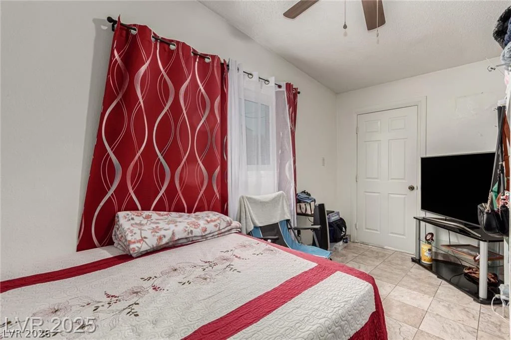 1924 1924 S 6th ST, Las Vegas, NV 89104