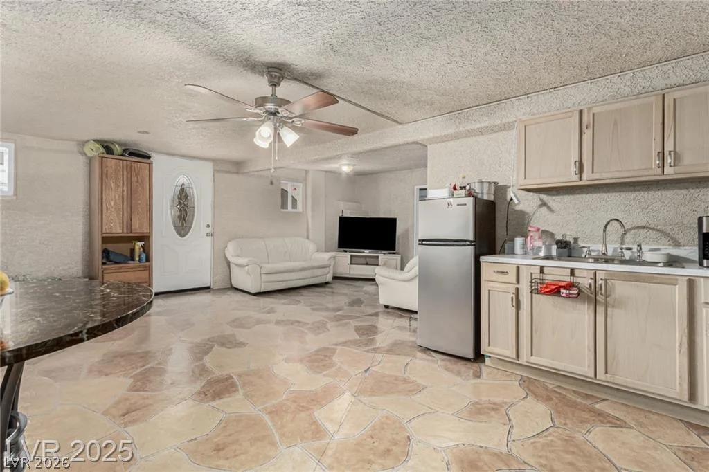 1924 1924 S 6th ST, Las Vegas, NV 89104