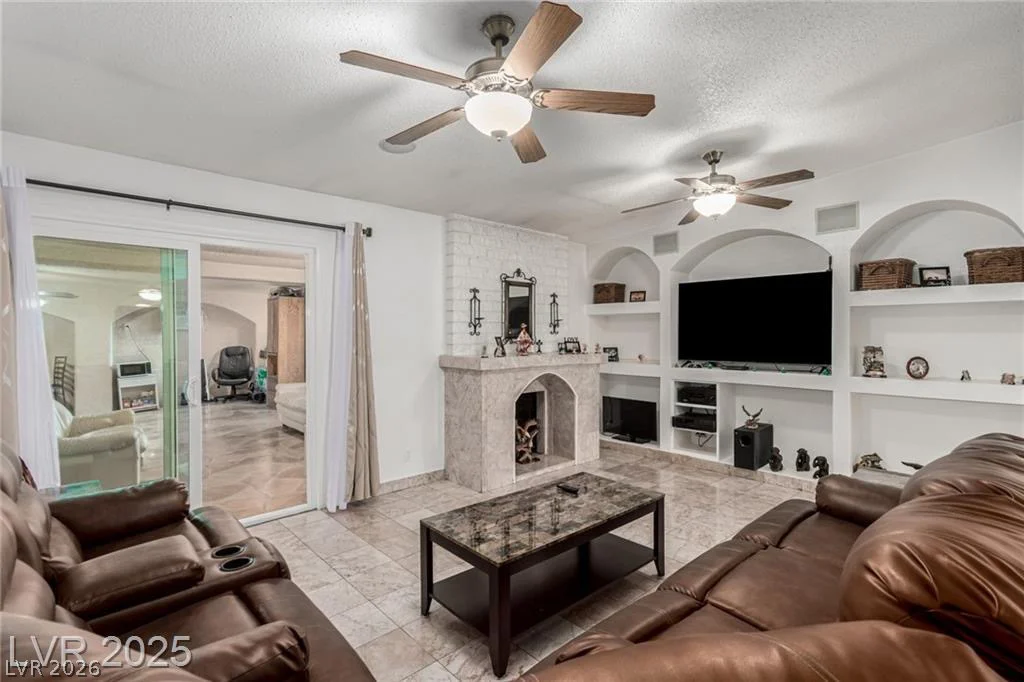 1924 1924 S 6th ST, Las Vegas, NV 89104