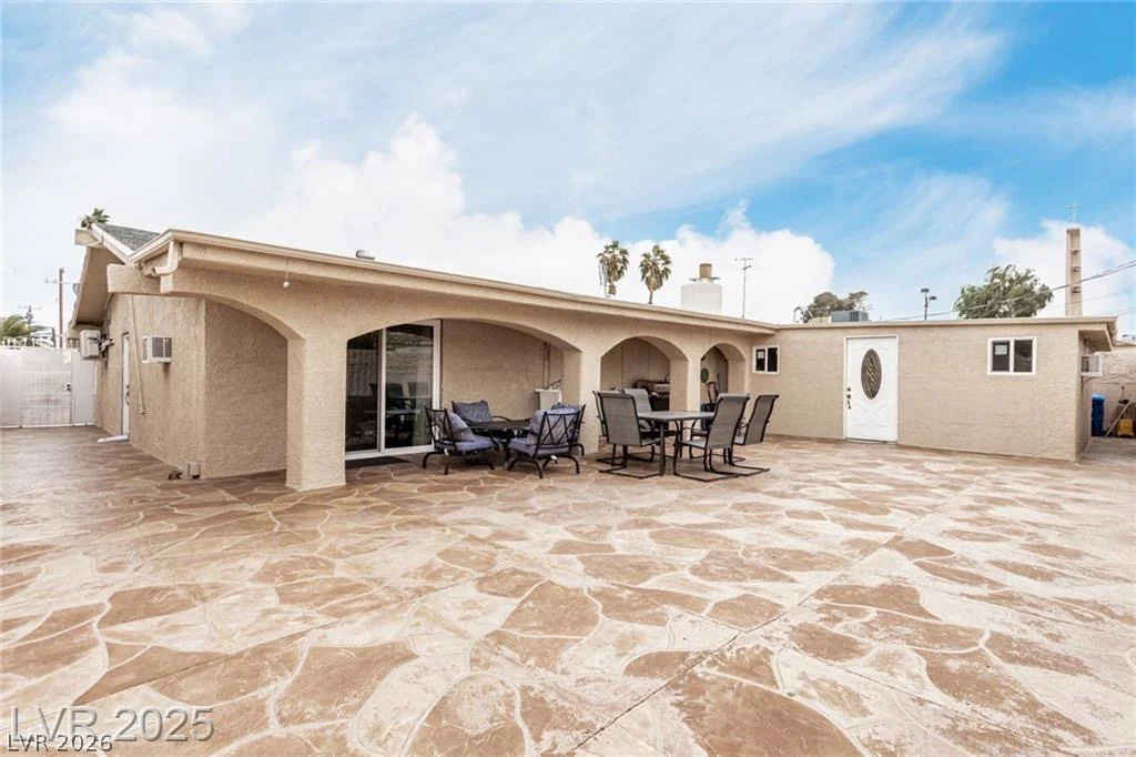 1924 1924 S 6th ST, Las Vegas, NV 89104