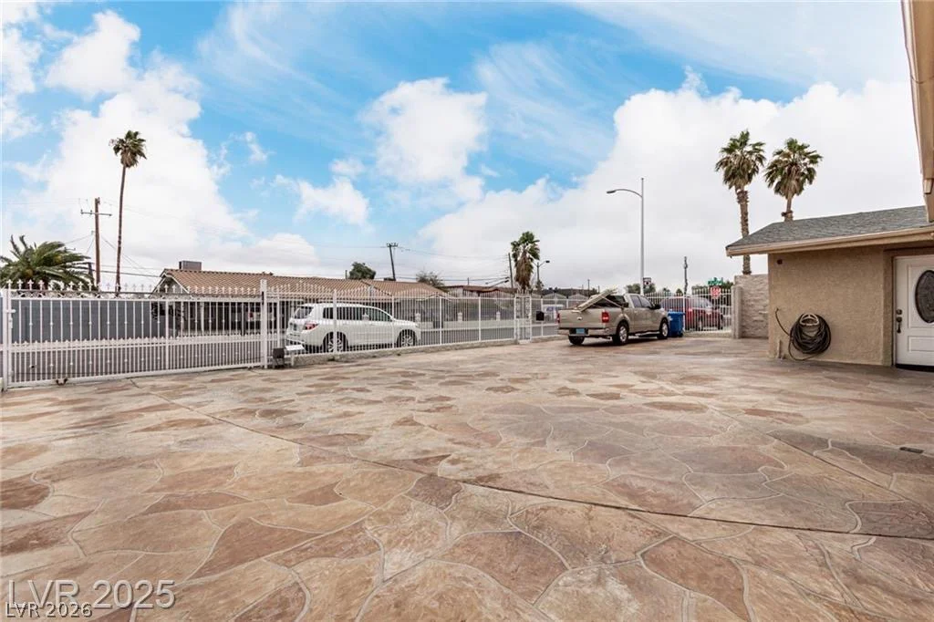 1924 1924 S 6th ST, Las Vegas, NV 89104