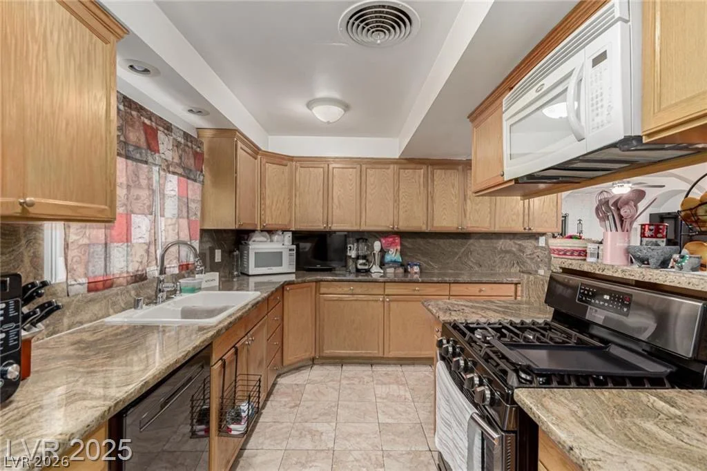 1924 1924 S 6th ST, Las Vegas, NV 89104