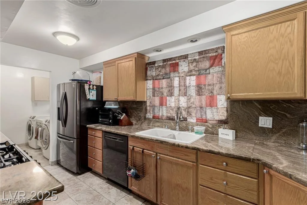 1924 1924 S 6th ST, Las Vegas, NV 89104
