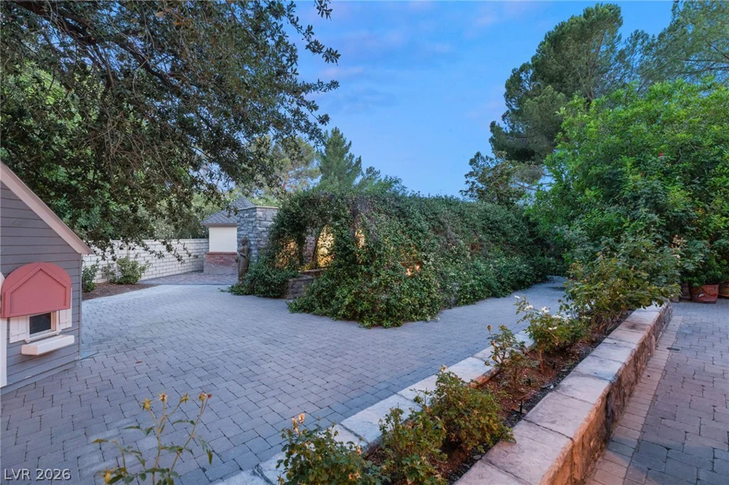 3001 Astoria Pines, Las Vegas, NV 89107