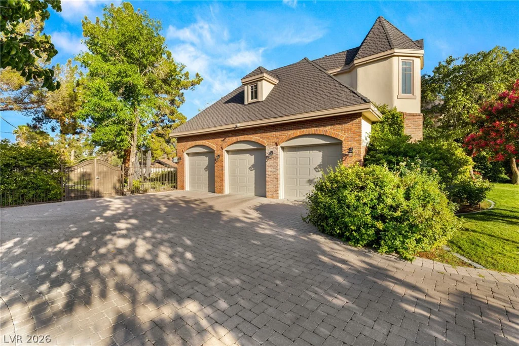 3001 Astoria Pines, Las Vegas, NV 89107