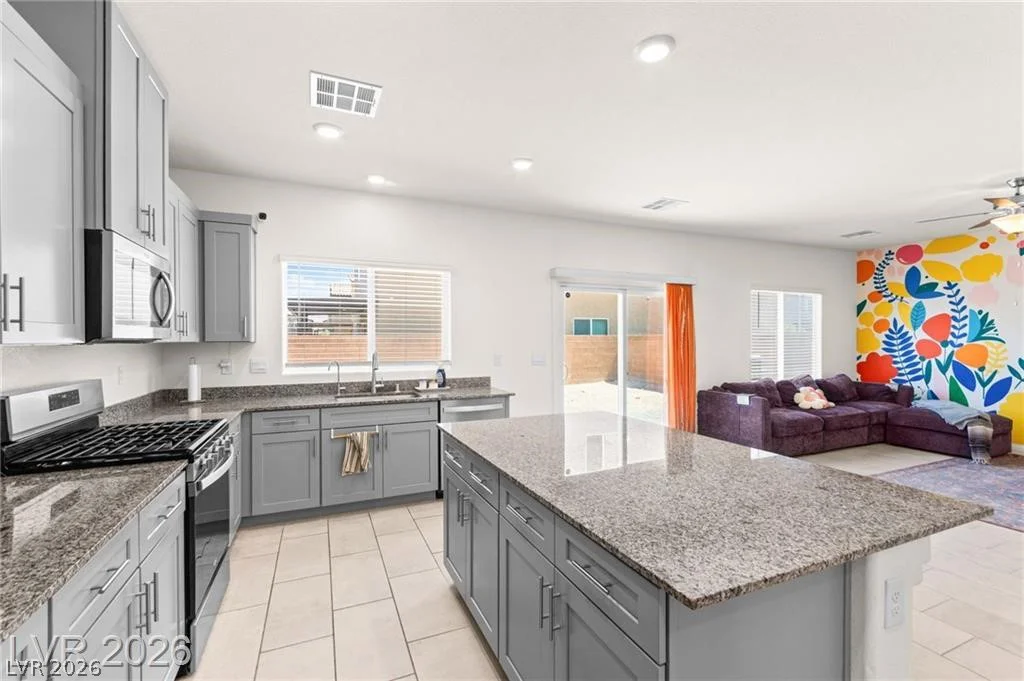 1880 Vass Springs, North Las Vegas, NV 89084