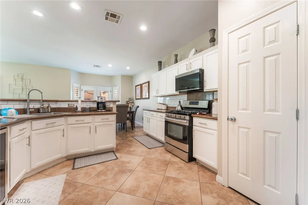 3765 Hollycroft, North Las Vegas, NV 89081