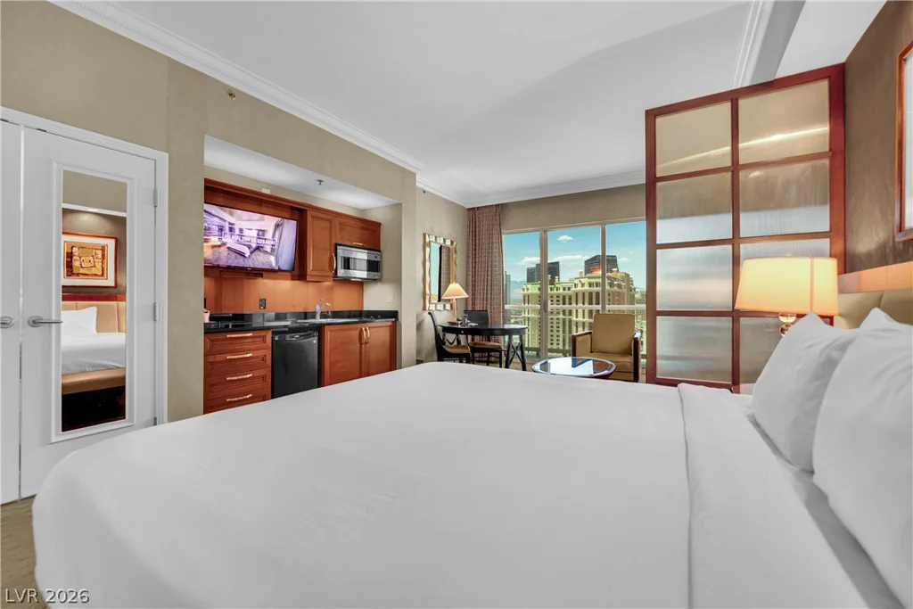 145 Harmon, Las Vegas, NV 89109