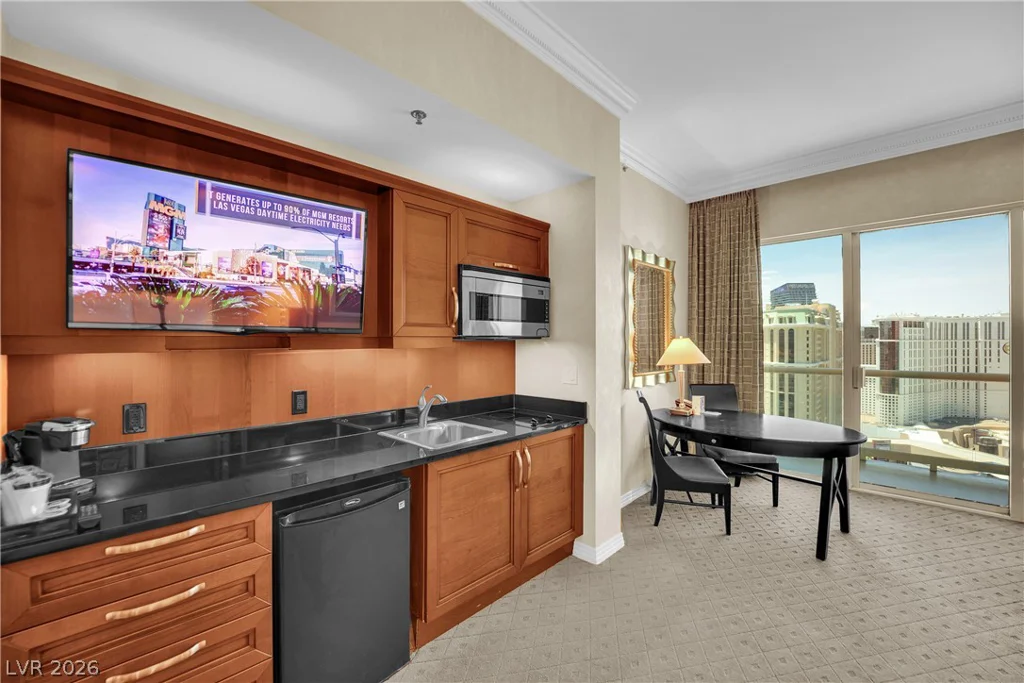 145 Harmon, Las Vegas, NV 89109
