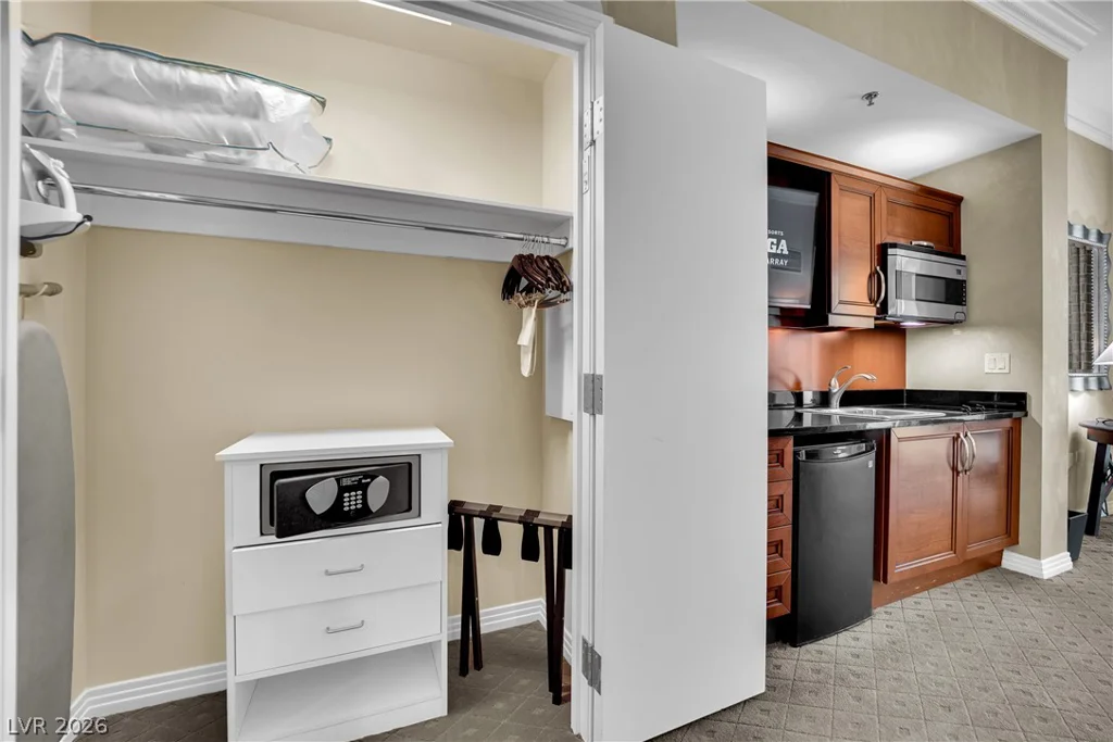 145 Harmon, Las Vegas, NV 89109