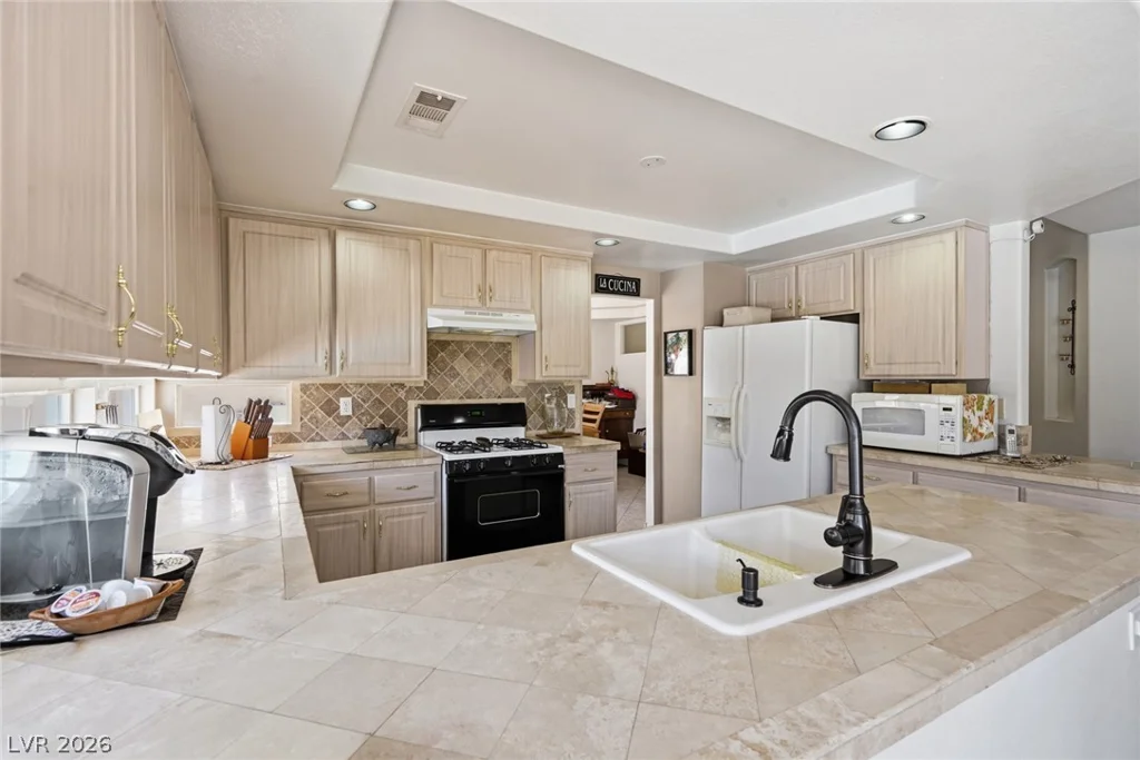 9752 Lookout Canyon, Las Vegas, NV 89183