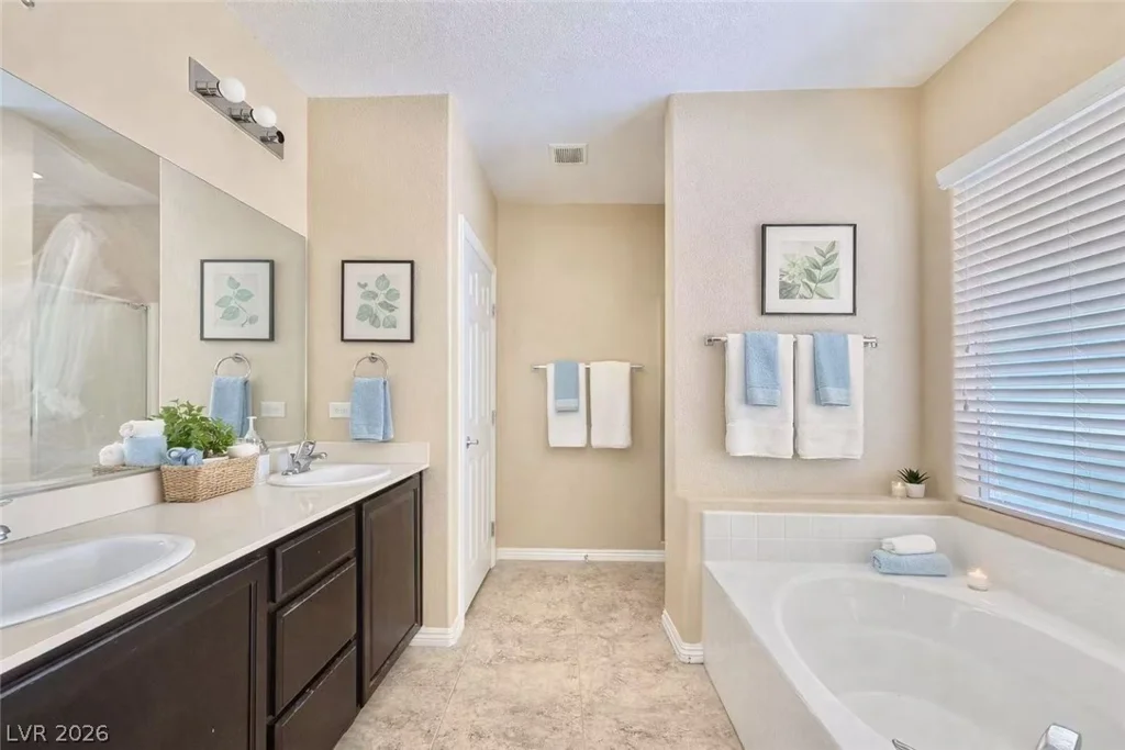 8441 Spirit Vale, Las Vegas, NV 89117