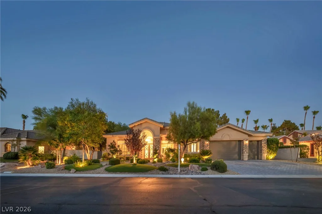 4702 Blue Mesa, Las Vegas, NV 89129