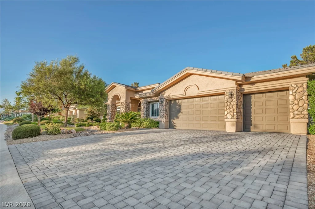 4702 Blue Mesa, Las Vegas, NV 89129
