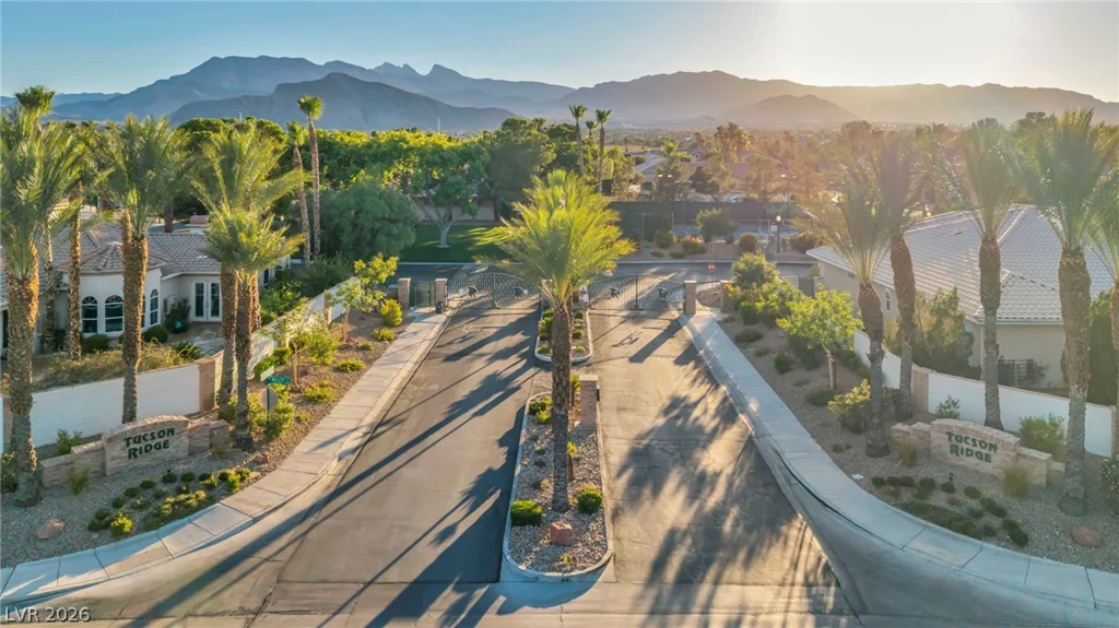 4702 Blue Mesa, Las Vegas, NV 89129