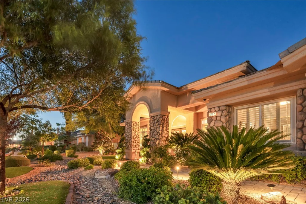 4702 Blue Mesa, Las Vegas, NV 89129