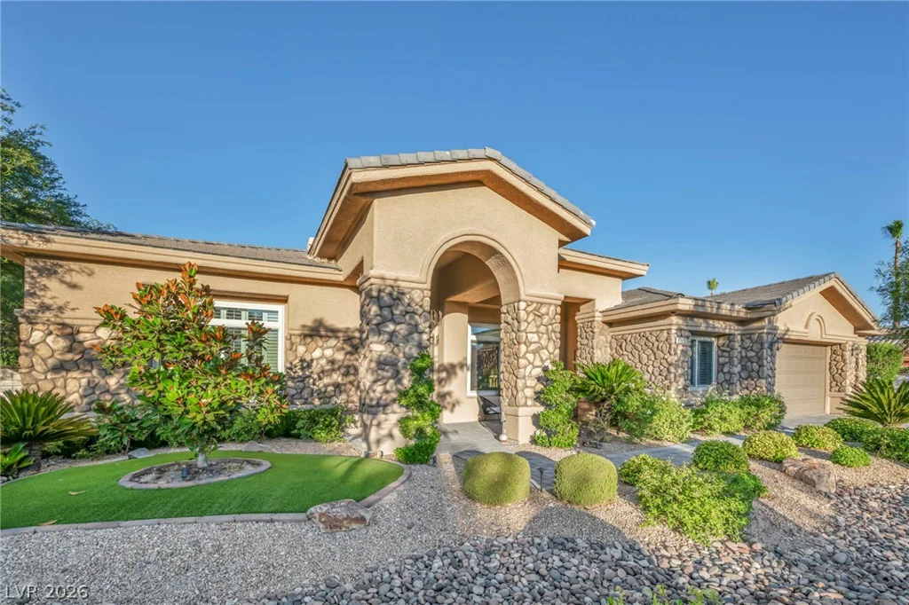 4702 Blue Mesa, Las Vegas, NV 89129
