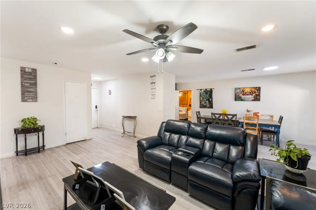 5104 Churchill, Las Vegas, NV 89107
