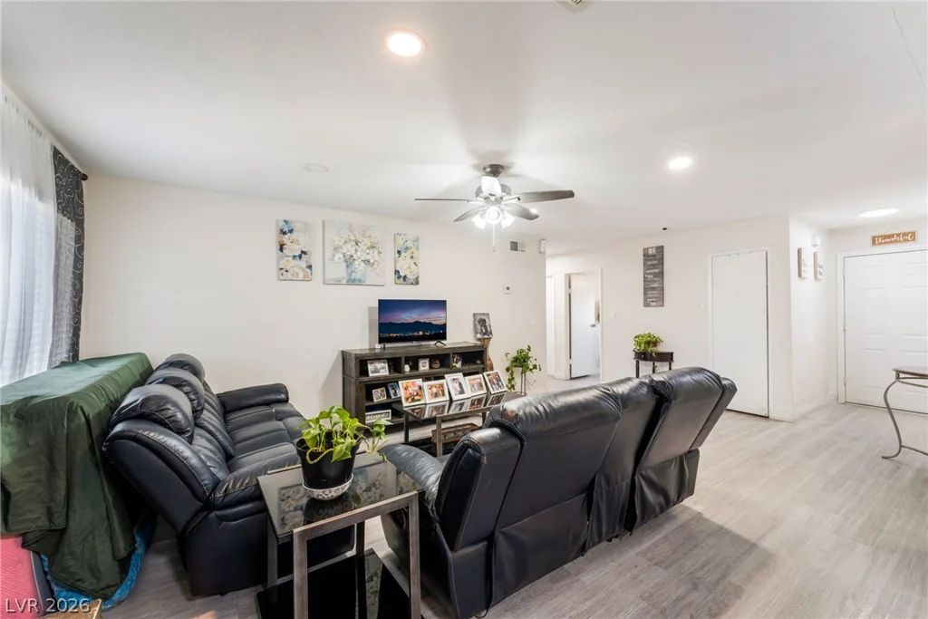 5104 Churchill, Las Vegas, NV 89107
