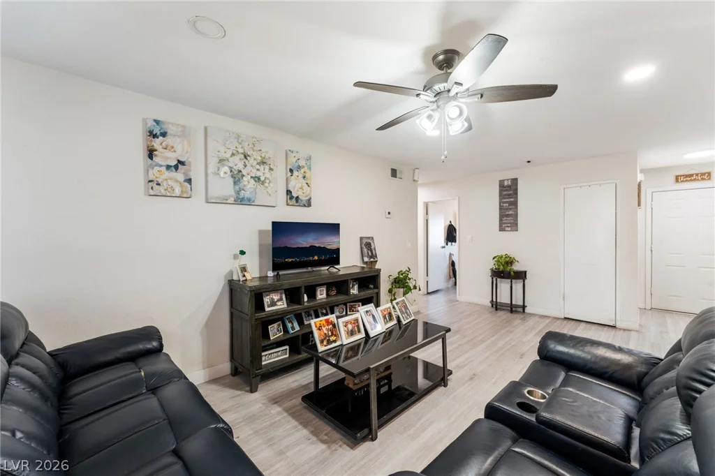 5104 Churchill, Las Vegas, NV 89107