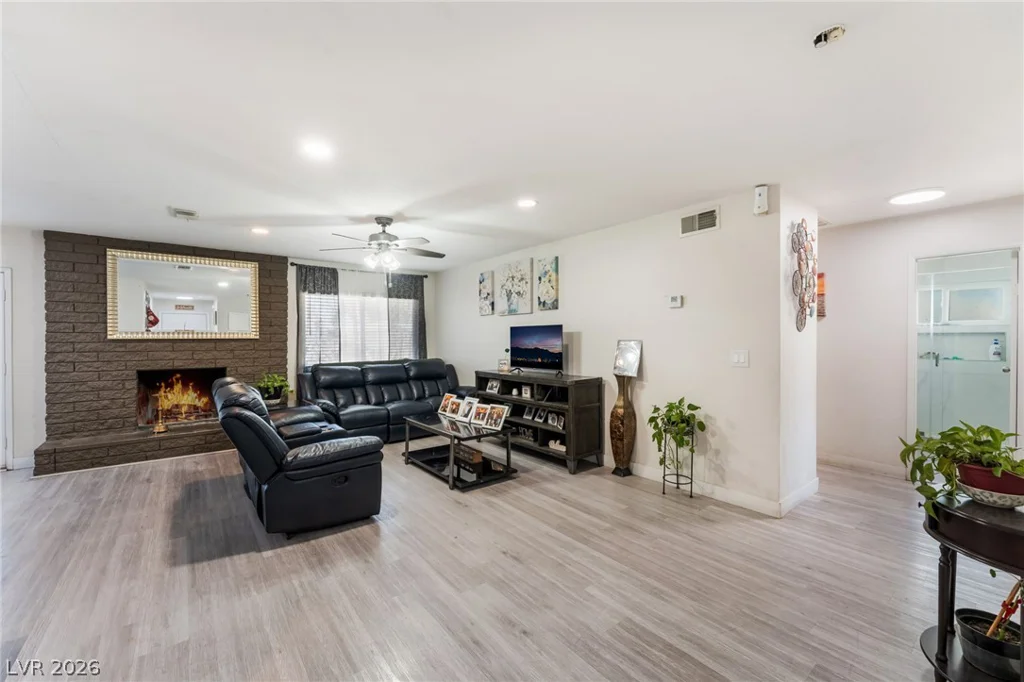 5104 Churchill, Las Vegas, NV 89107