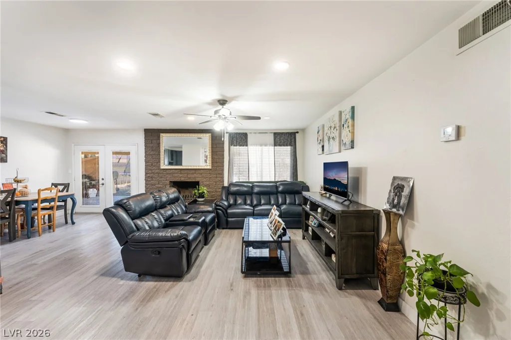 5104 Churchill, Las Vegas, NV 89107
