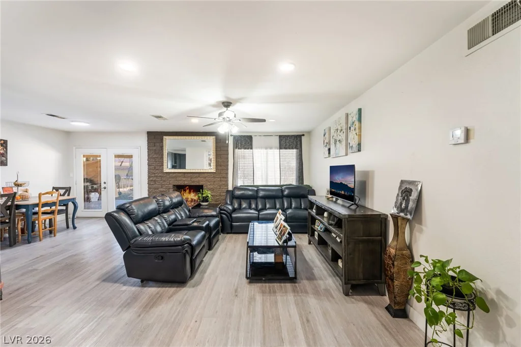 5104 Churchill, Las Vegas, NV 89107