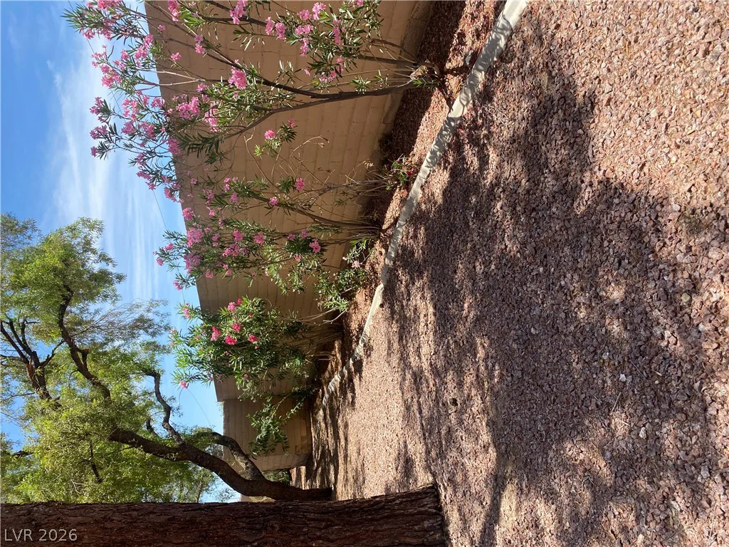 2851 Valley View, Las Vegas, NV 89102