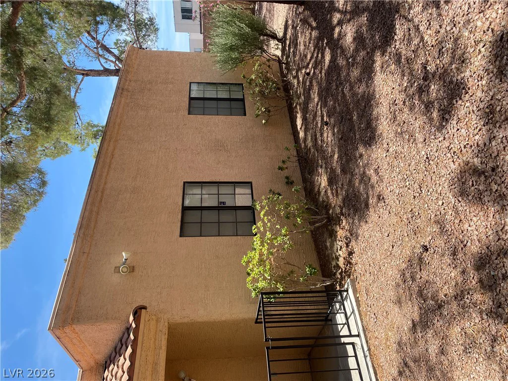 2851 Valley View, Las Vegas, NV 89102