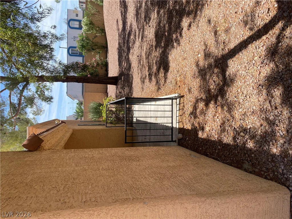 2851 Valley View, Las Vegas, NV 89102