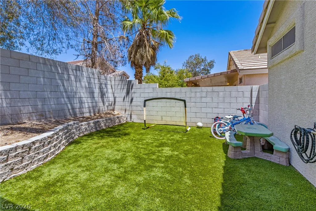10133 Barrel Ridge, Las Vegas, NV 89183
