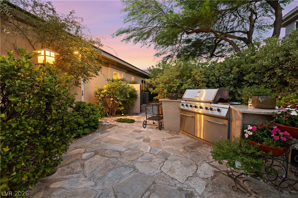 3084 Red Arrow, Las Vegas, NV 89135