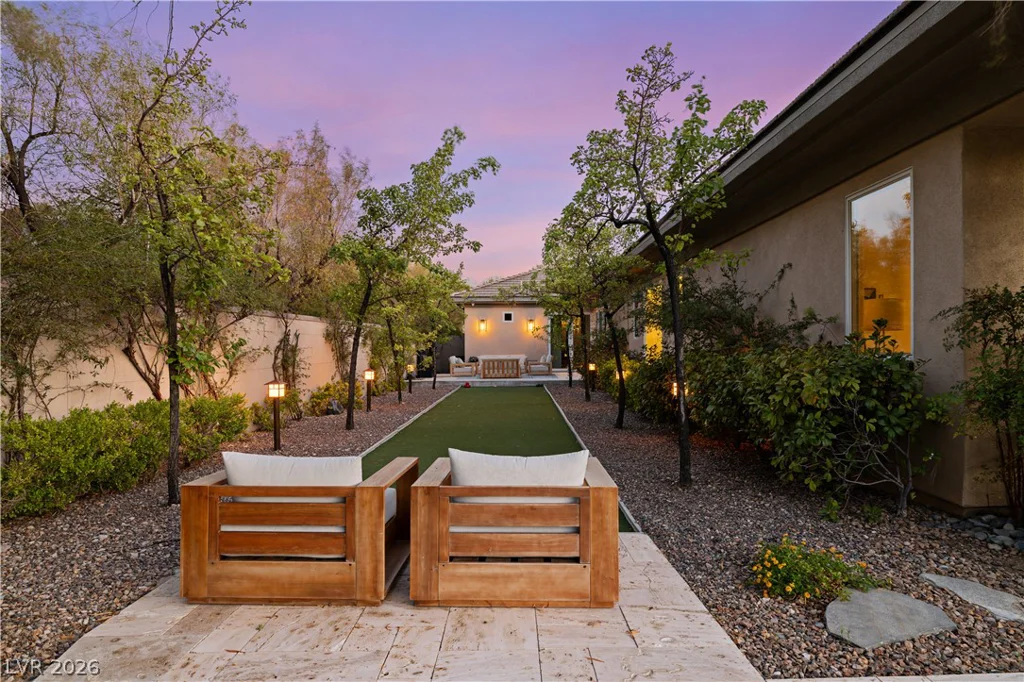 3084 Red Arrow, Las Vegas, NV 89135