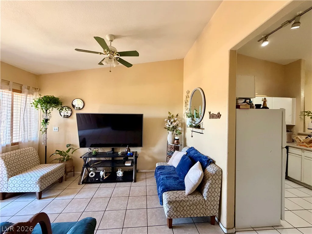 3881 Soda Springs, Las Vegas, NV 89115
