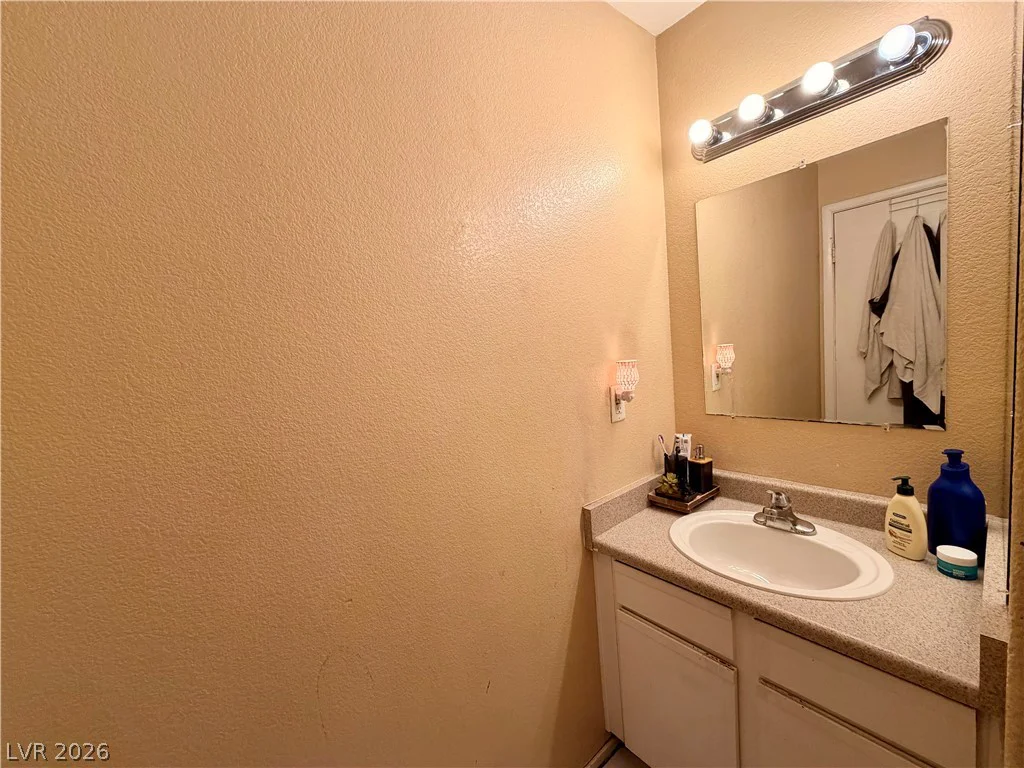 3881 Soda Springs, Las Vegas, NV 89115