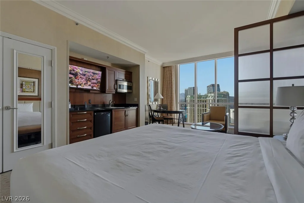 145 Harmon, Las Vegas, NV 89109