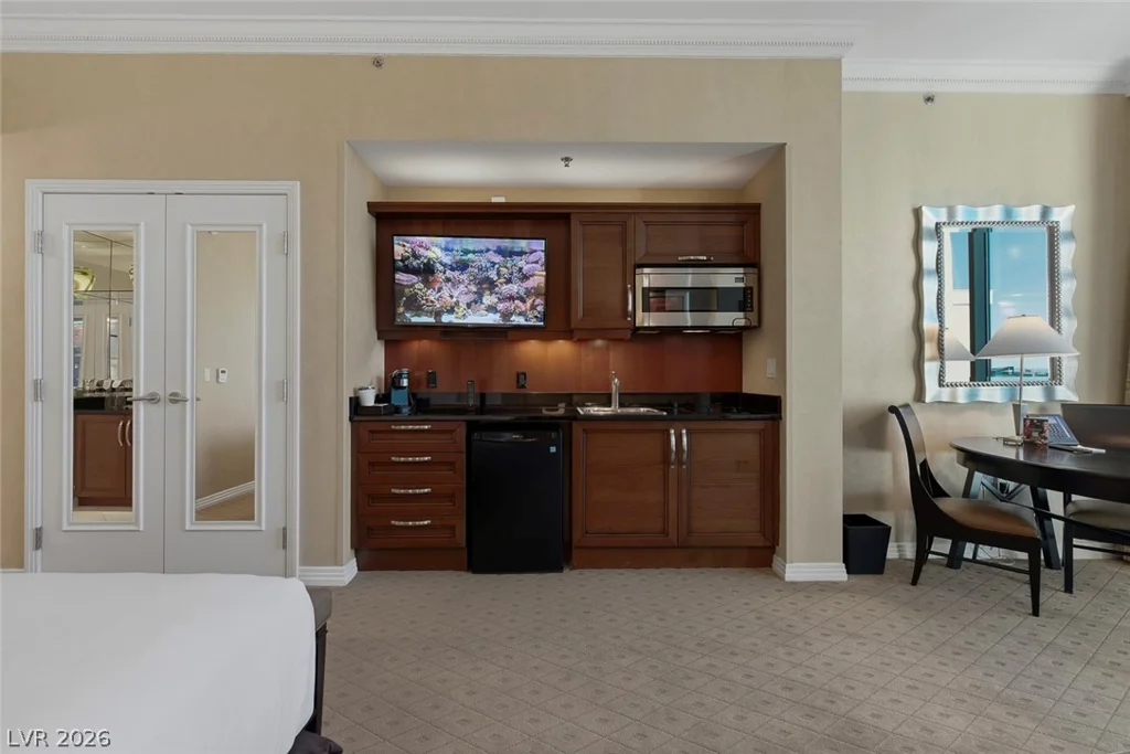 145 Harmon, Las Vegas, NV 89109