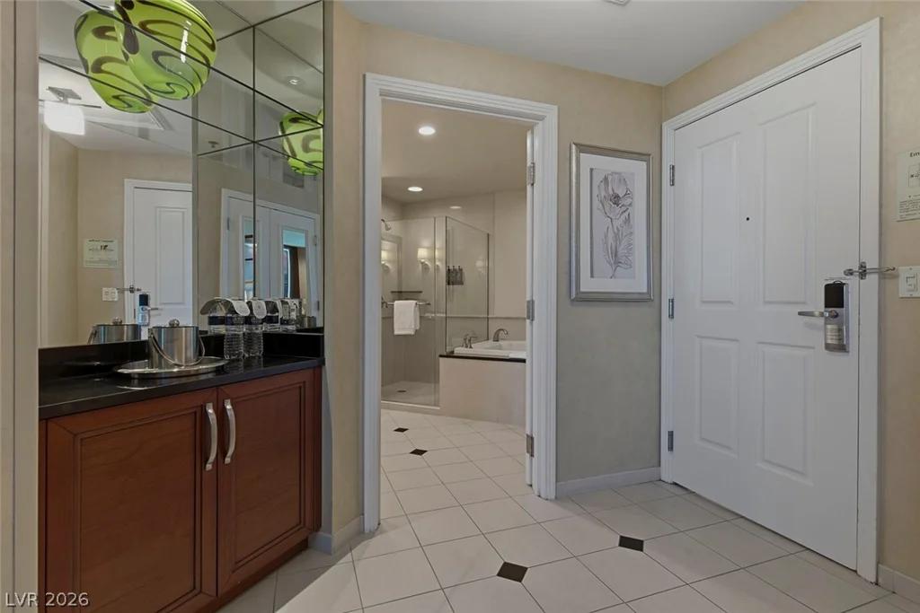 145 Harmon, Las Vegas, NV 89109
