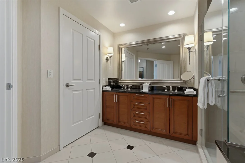 145 Harmon, Las Vegas, NV 89109